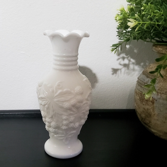 Vintage Imperial Glass Milk Glass Vase - Picture 2 of 6